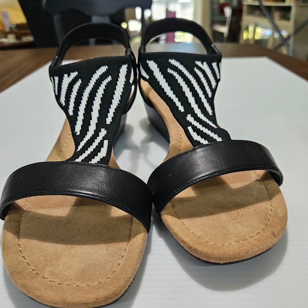 Alfani Vacanzaa Step 'N Flex Zebra Wedge Sandals Size 8.5W - Picture 3 of 8